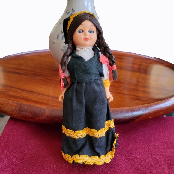 SIX Collectable Dolls from different parts of Europe, 6" Tall - Picture 4 of 5